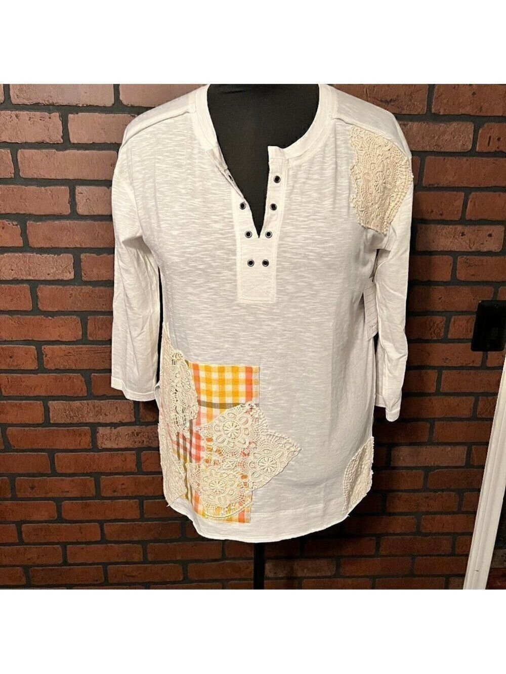 NWT Tru Luxe Mixed Material 3/4 sleeve top.  Size Med.